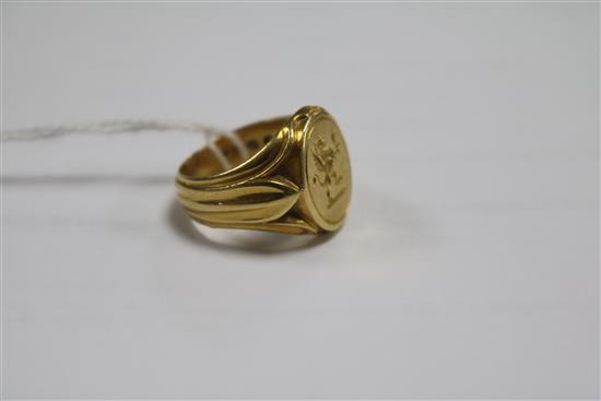 An 18ct gold signet ring with crest-engraved matrix, size N.